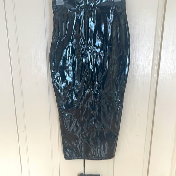 Vinyl seam detail midi skirt - Picture 3 of 7